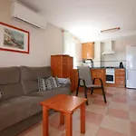 Holidays 1 Апартаменты